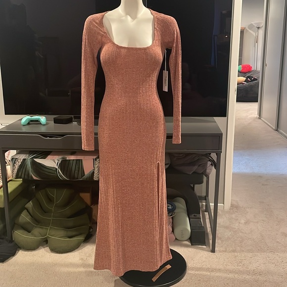 Reformation bodycon dresses (2) - Picture 4 of 6